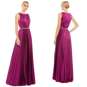 Ieena for Mac Duggal Pleated Sleeveless Bateau Gown Size 4